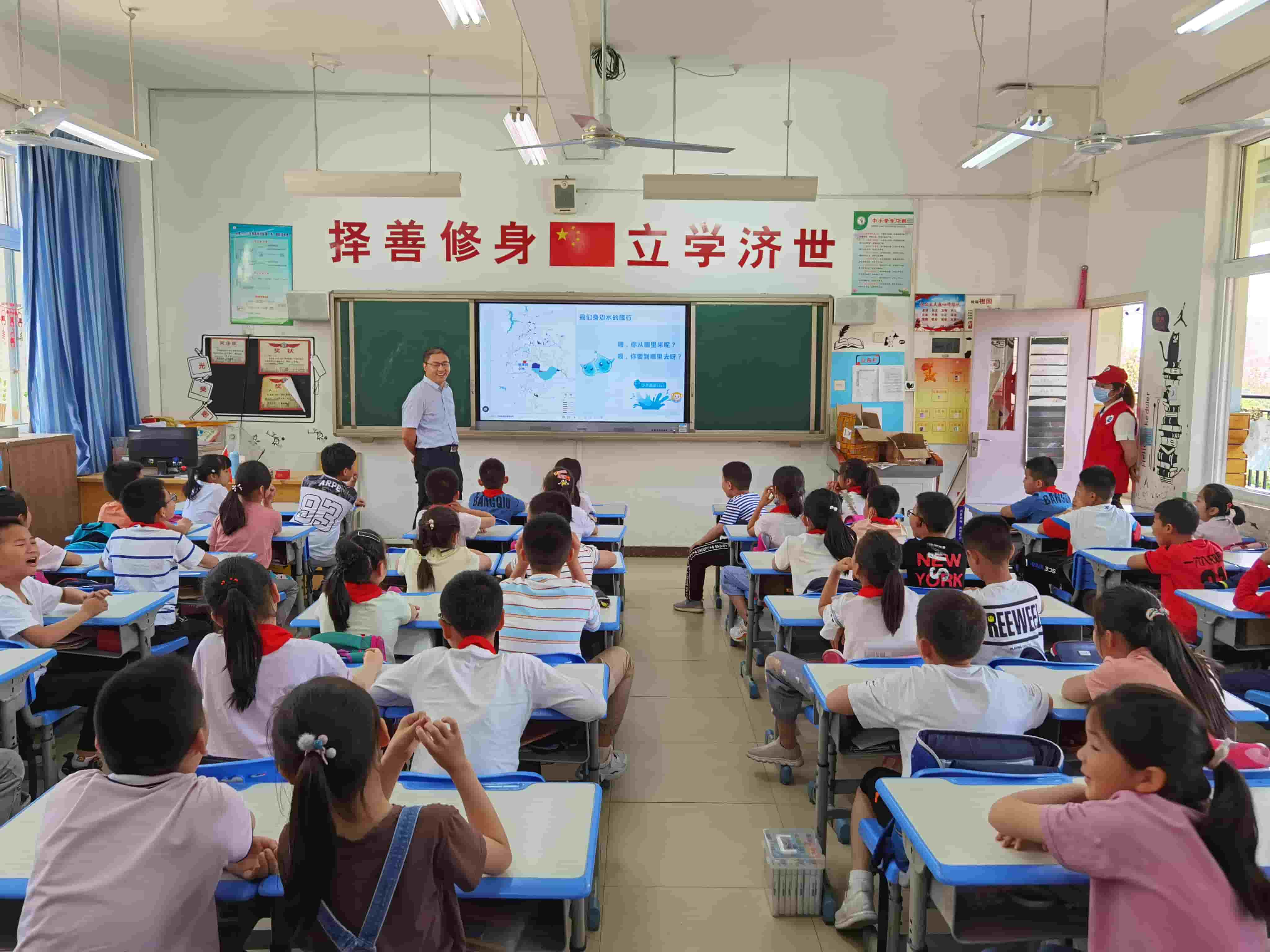 2021年6月4日，東華科技志愿團(tuán)隊(duì)槍王一六八玫瑰園小學(xué)開(kāi)展“青春志愿行，環(huán)保進(jìn)課堂”活動(dòng)（2）